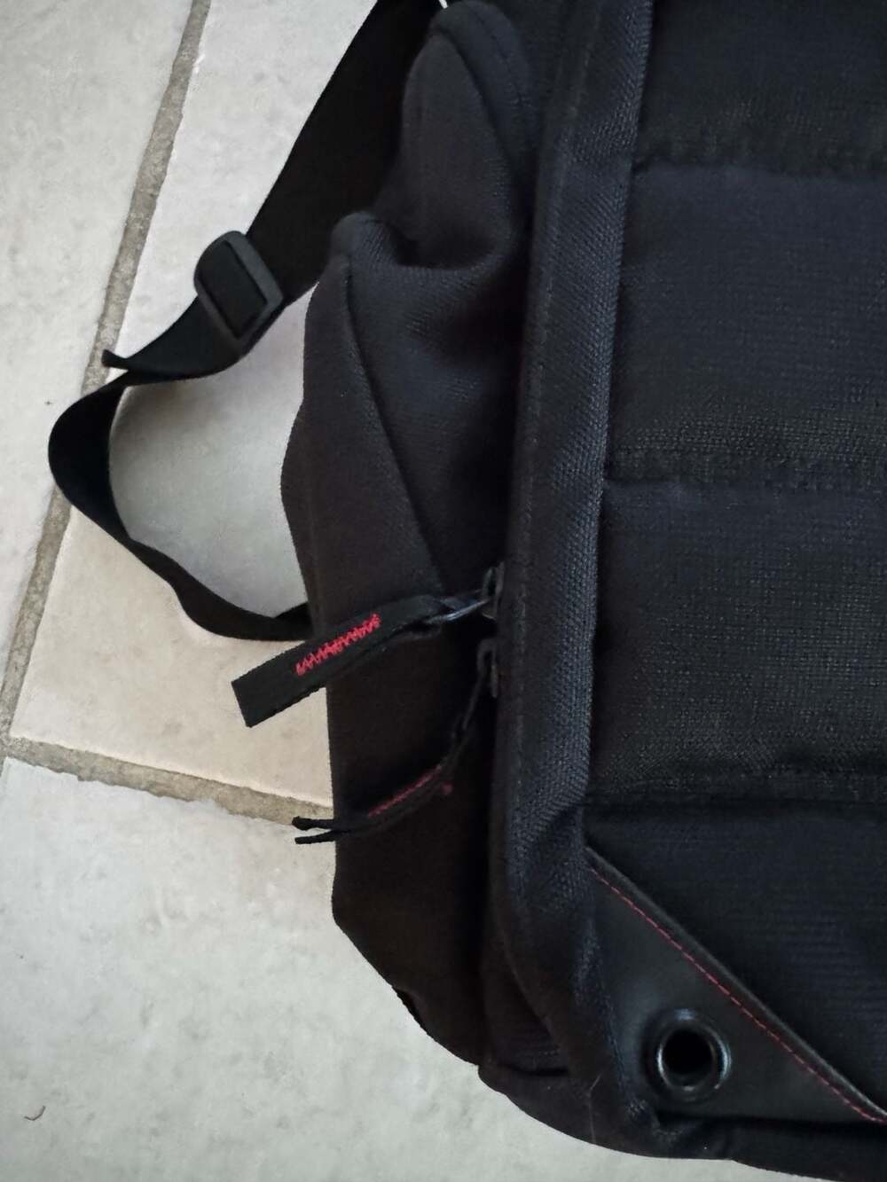 Oakley Chamber Range Tactical Gear Messenger Bag - Picture 4 of 4